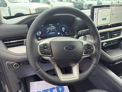 New 2025 Ford Explorer Active w/ Active Comfort Package image 10
