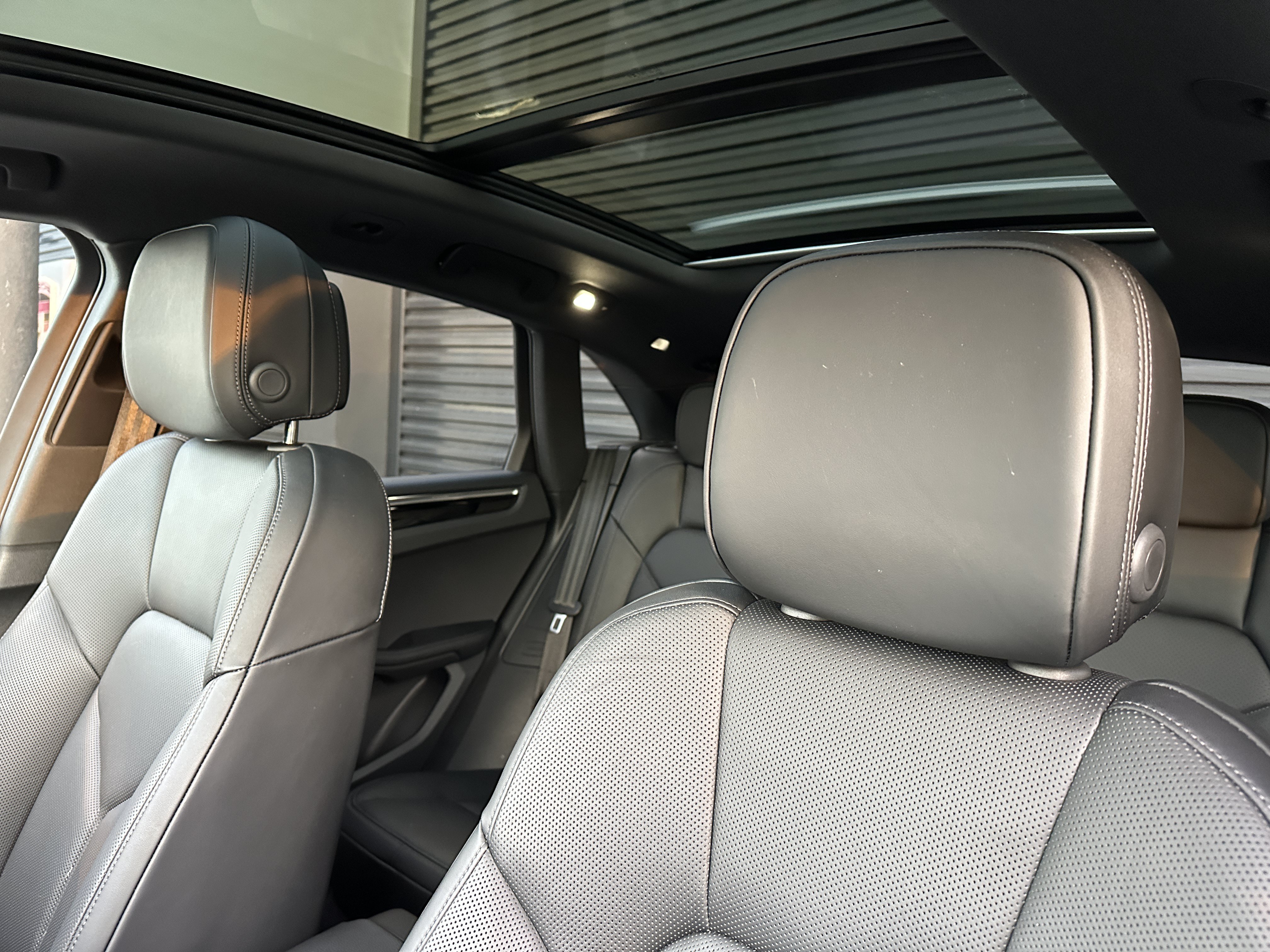 Certified 2025 Porsche Macan AWD/4WD image 19