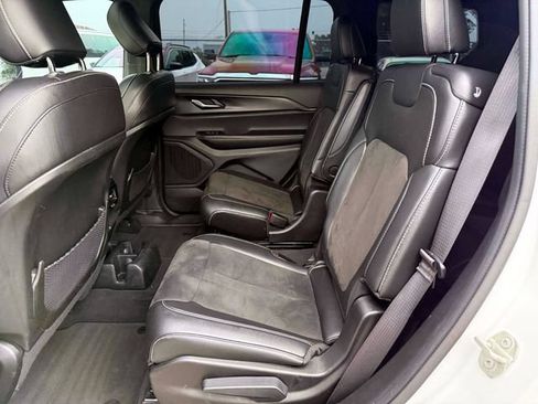 Used 2023 Jeep Grand Cherokee L Laredo AWD/4WD image 11
