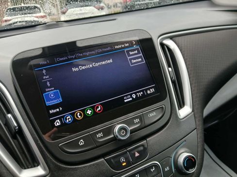 Used 2022 Chevrolet Malibu LT FWD image 14