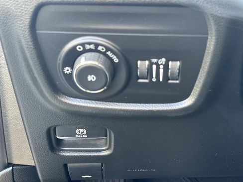 Used 2023 Jeep Grand Cherokee L Limited w/ Luxury Tech Group II image 15