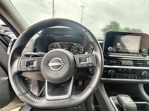 Used 2025 Nissan Pathfinder SV FWD image 11