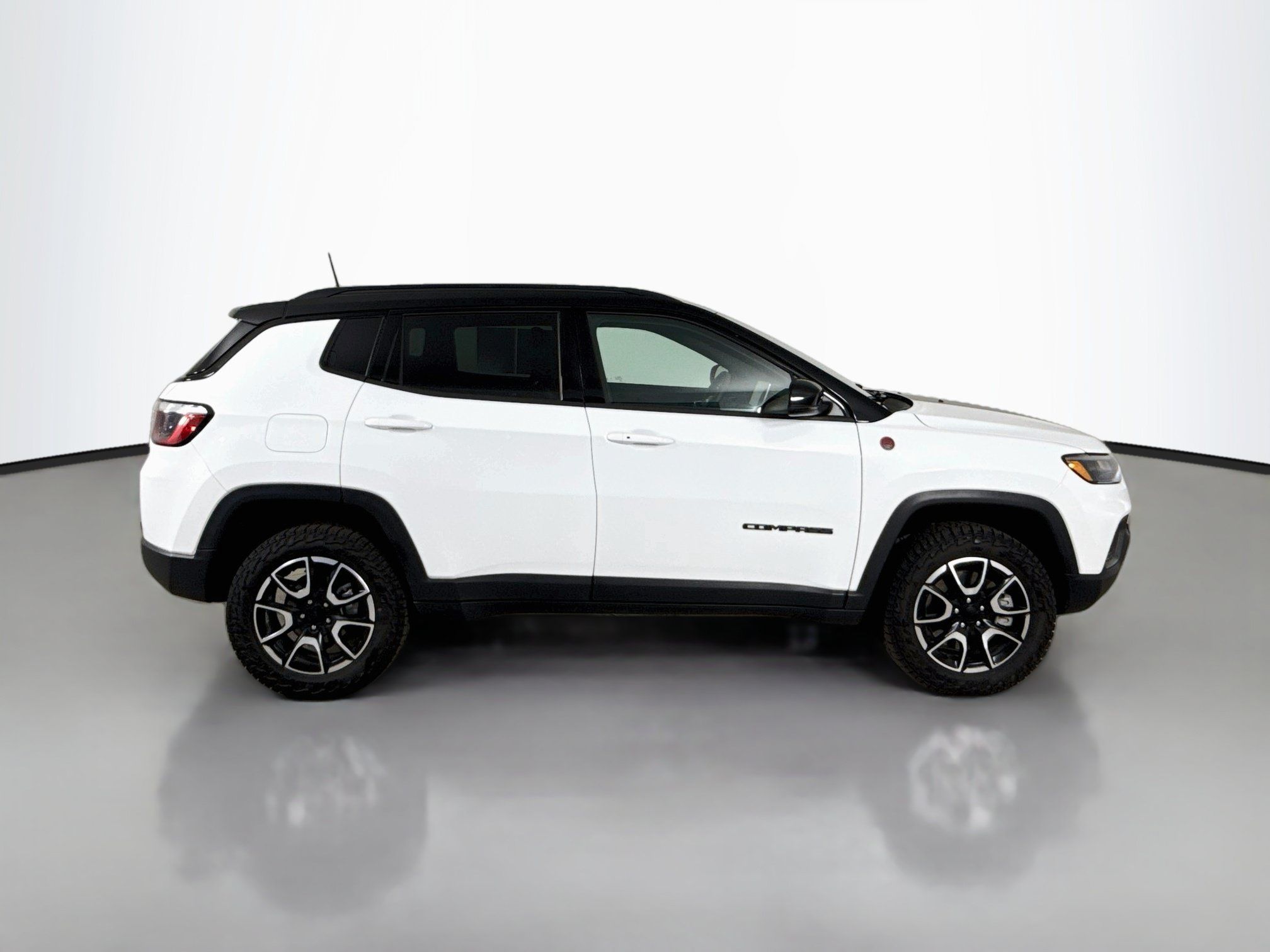 Used 2024 Jeep Compass Trailhawk AWD/4WD image 9
