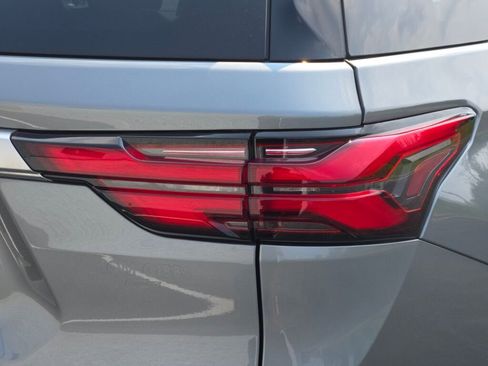 Used 2023 Chevrolet Traverse High Country image 14