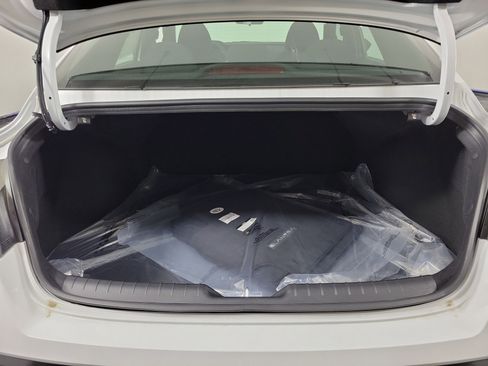 New 2025 Hyundai Elantra SEL image 36