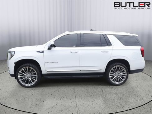 Used 2022 GMC Yukon SLT w/ SLT Premium Package AWD/4WD image 3