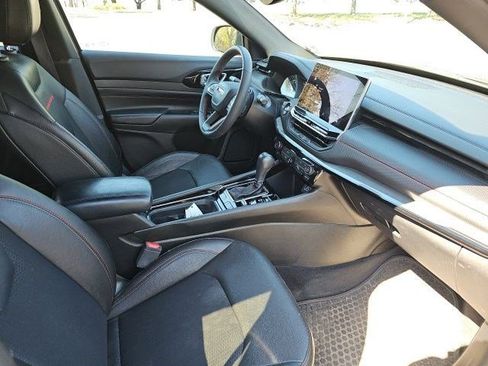 Used 2024 Jeep Compass Trailhawk image 11