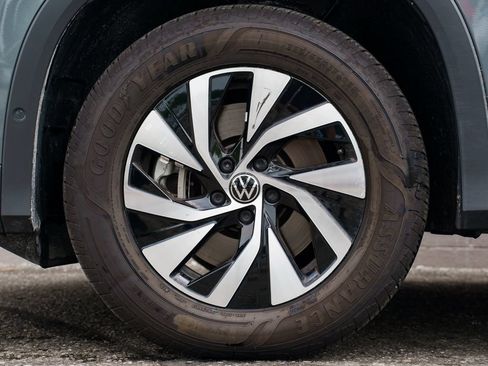 Used 2025 Volkswagen Tiguan S AWD/4WD image 12