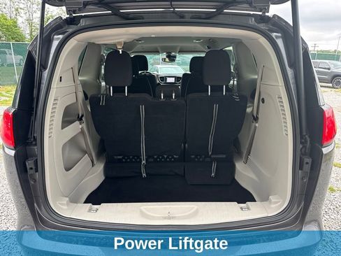 Used 2023 Chrysler Voyager LX FWD image 8