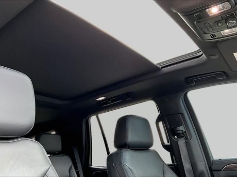 Used 2021 Chevrolet Tahoe Z71 w/ Z71 Signature Package AWD/4WD image 10