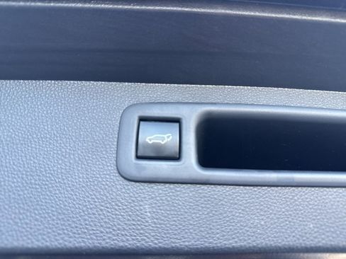 Used 2021 Toyota Highlander XSE image 28