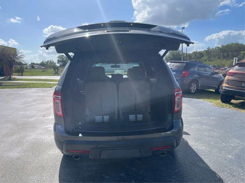 Used 2015 Ford Explorer XLT w/ Equipment Group 202B FWD image 12
