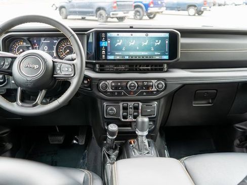 Used 2024 Jeep Gladiator Sport w/ Premium Package image 15