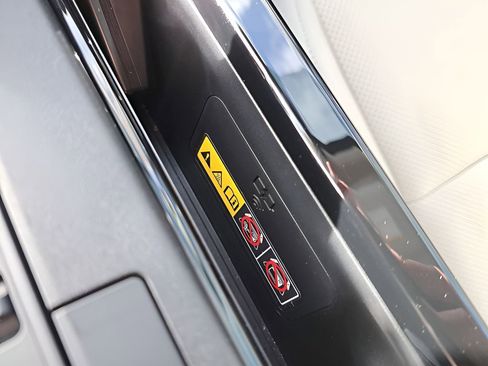 Used 2023 Toyota Prius XLE image 27