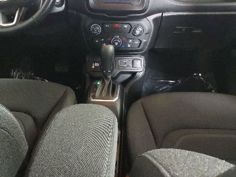 Used 2019 Jeep Renegade Latitude w/ Cold Weather Group AWD/4WD image 20