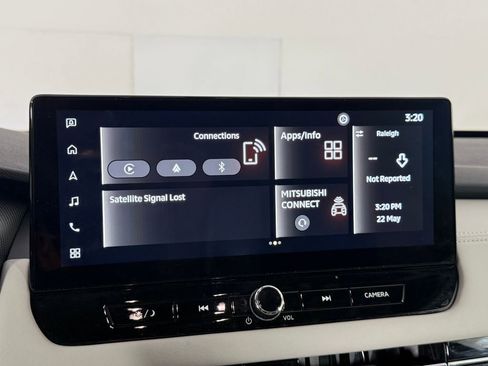 Used 2025 Mitsubishi Outlander AWD image 33