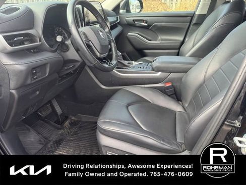Used 2020 Toyota Highlander XLE image 8