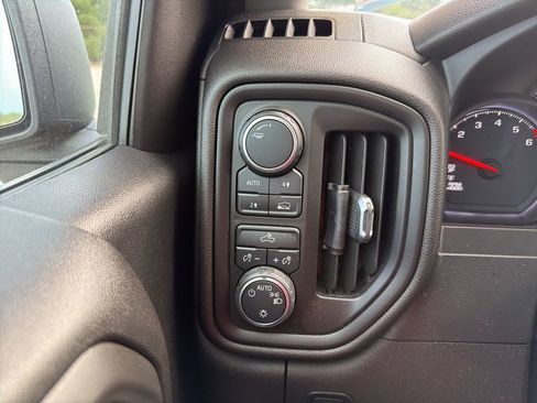 Used 2021 Chevrolet Silverado 1500 Custom image 12