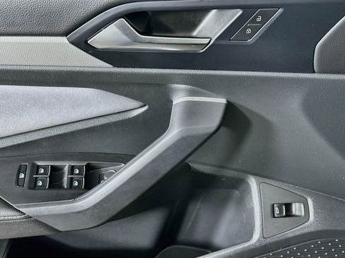 Used 2025 Volkswagen Jetta SE FWD image 13