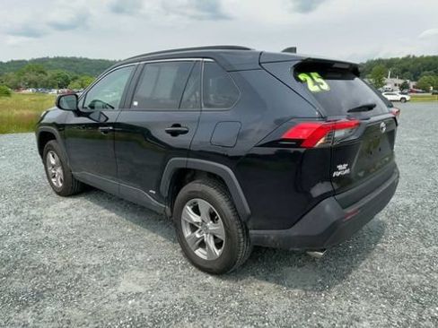 Certified 2025 Toyota RAV4 LE AWD/4WD image 6
