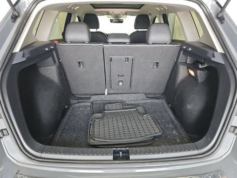 Used 2023 Volkswagen Taos SE w/ Panoramic Sunroof Package FWD image 7