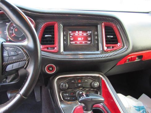 Used 2016 Dodge Challenger SXT RWD image 6