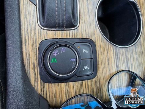 Used 2018 GMC Acadia Denali w/ Technology Package FWD image 18