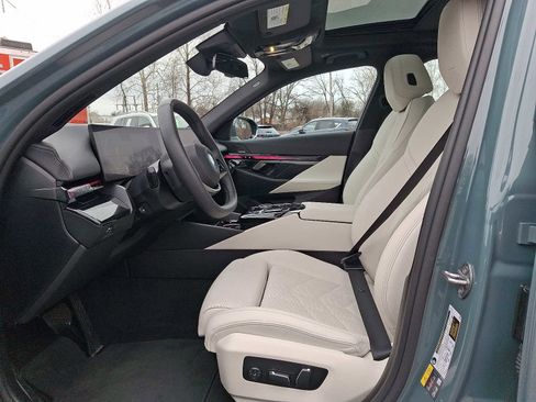 Used 2025 BMW i5 xDrive40 w/ Premium Package image 13