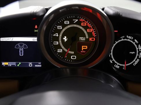 Used 2018 Ferrari California T image 27