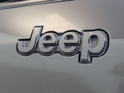 Used 2023 Jeep Grand Cherokee L Summit w/ High Altitude Package AWD/4WD image 8