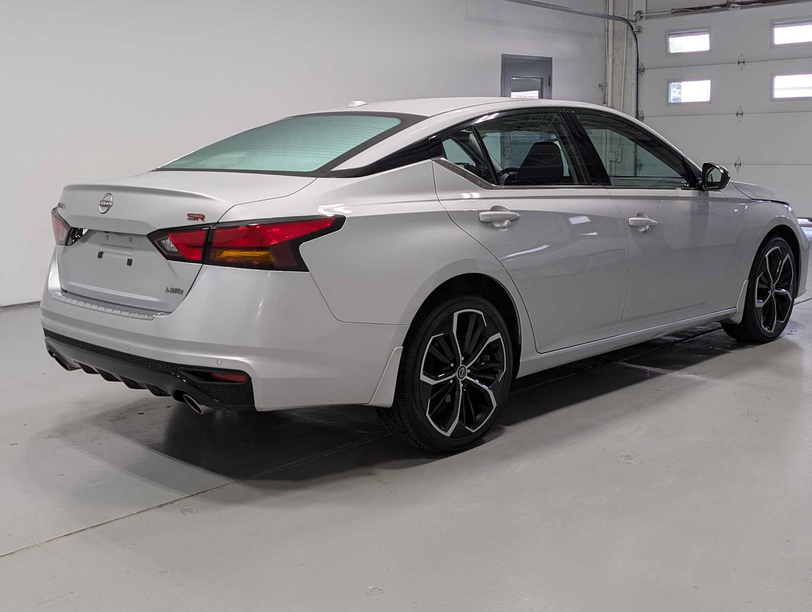 Used 2023 Nissan Altima 2.5 SR AWD/4WD image 8