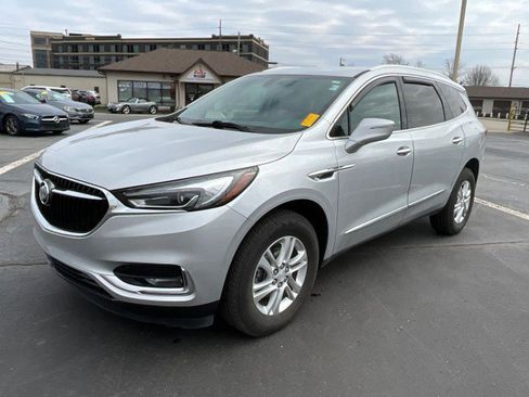 Used 2021 Buick Enclave Essence image 3