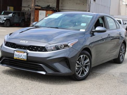 Used 2023 Kia Forte LXS w/ LXS Technology Package FWD image 8