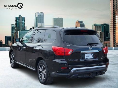 Used 2017 Nissan Pathfinder SL w/ SL Tech Package image 3