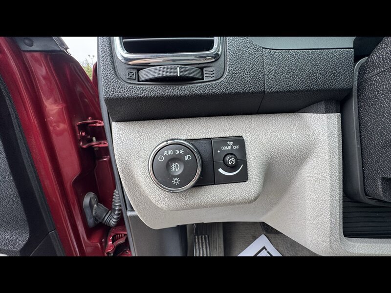 Used 2011 GMC Acadia SLT AWD/4WD image 16