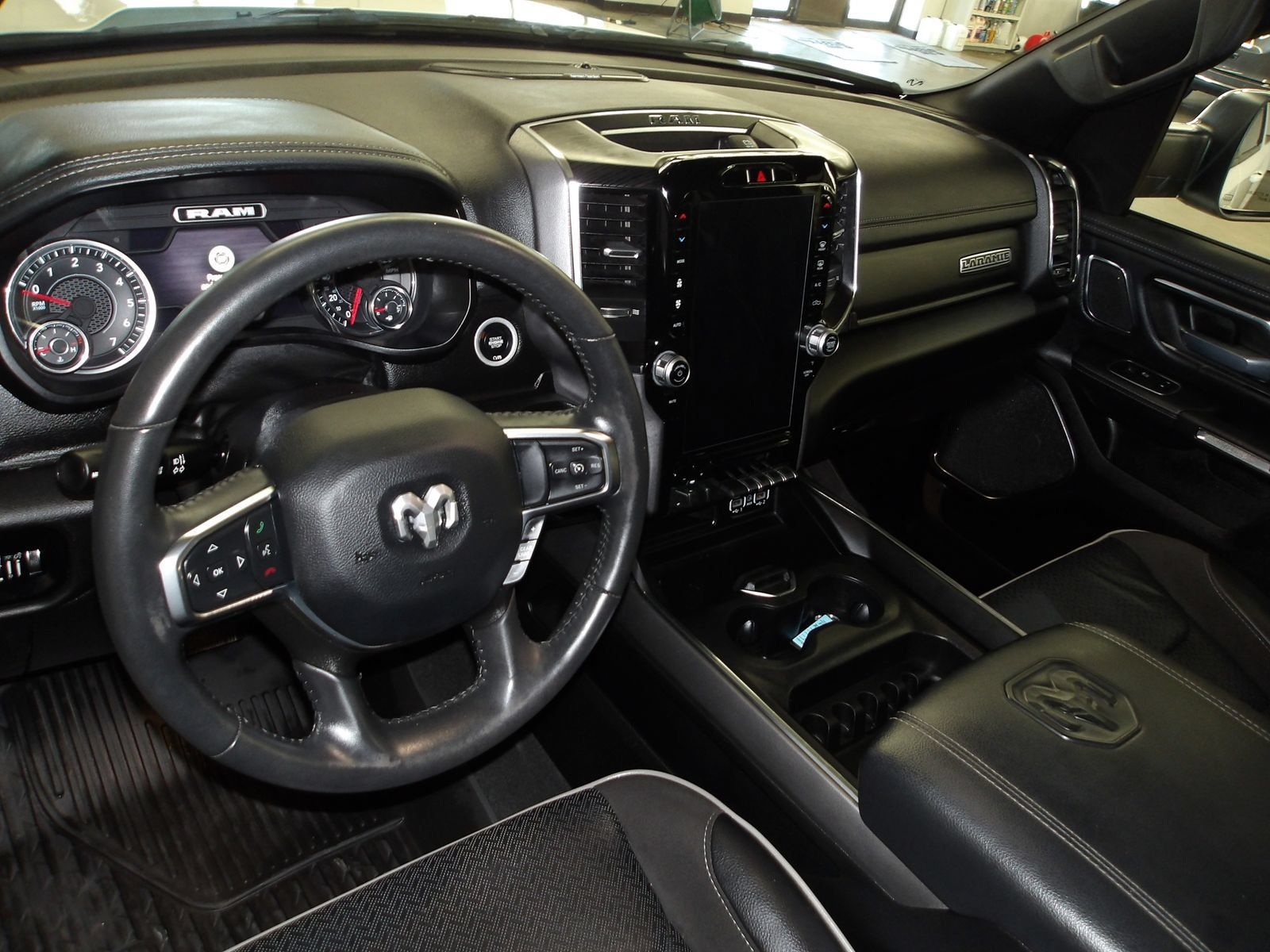 Used 2024 RAM 1500 Laramie AWD/4WD image 9