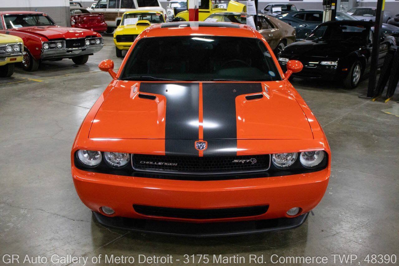 Used 2009 Dodge Challenger SRT8 w/ SRT Option Group II RWD image 11