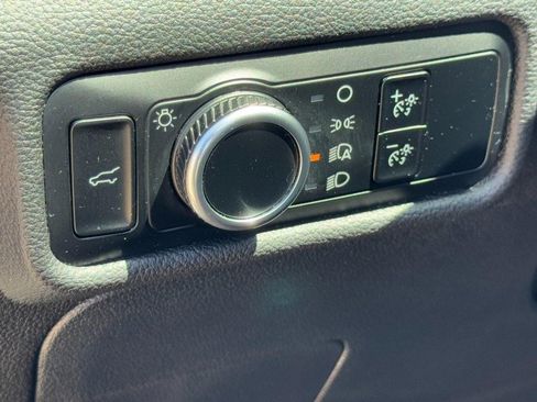 Used 2023 Ford Explorer XLT image 16