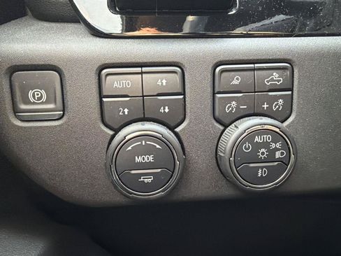 Used 2025 Chevrolet Silverado 2500 LTZ w/ LTZ Plus Package AWD/4WD image 19