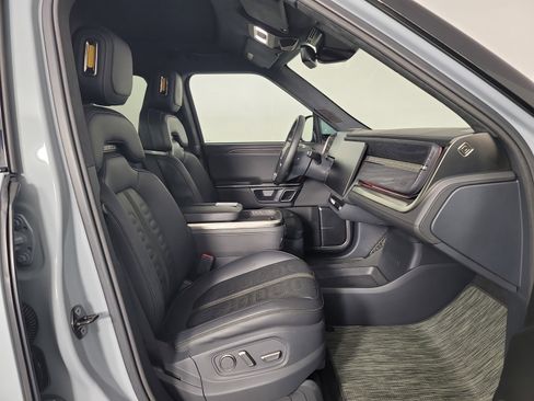 Used 2022 Rivian R1T Adventure image 23