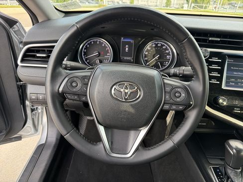 Used 2018 Toyota Camry SE w/ Moonroof Package FWD image 13