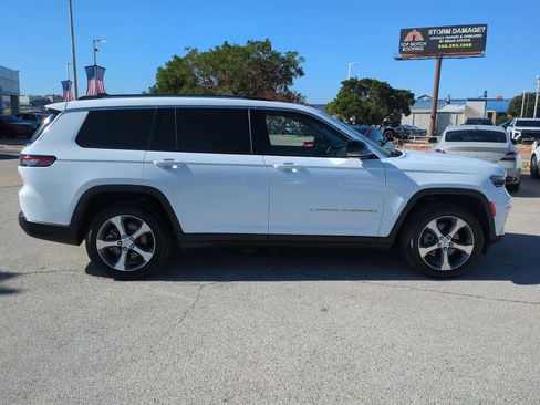 Used 2023 Jeep Grand Cherokee L Limited w/ Luxury Tech Group II image 9