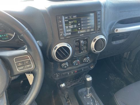 Used 2013 Jeep Wrangler Unlimited Sahara image 26