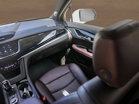 Certified 2024 Cadillac XT6 Premium Luxury w/ LPO, Floor Liner Package image 31