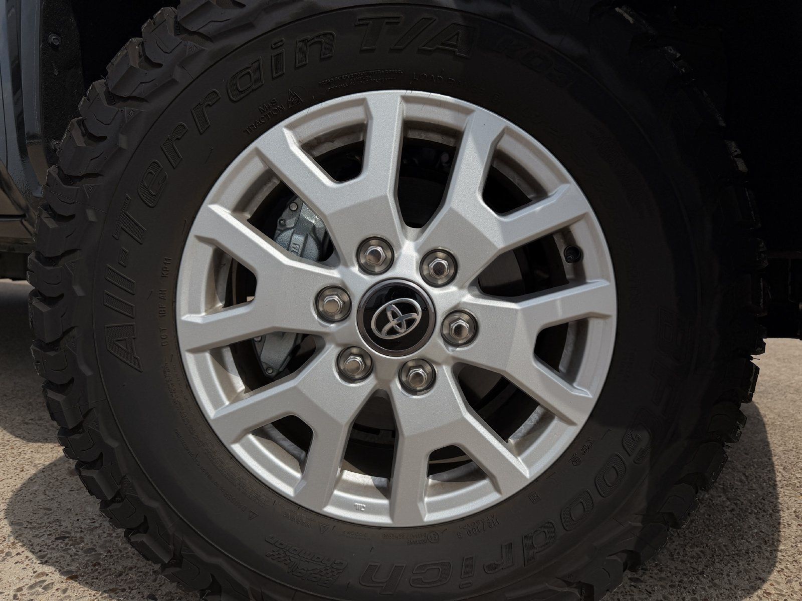 Used 2025 Toyota Tacoma SR5 AWD/4WD image 10