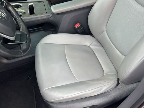 Certified 2022 Toyota Sienna XLE w/ XLE Plus Package image 31