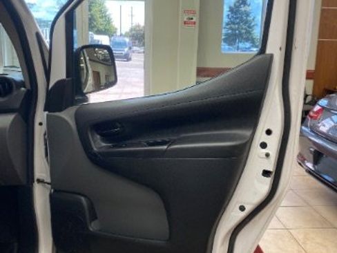 Used 2020 Nissan NV200 S image 22