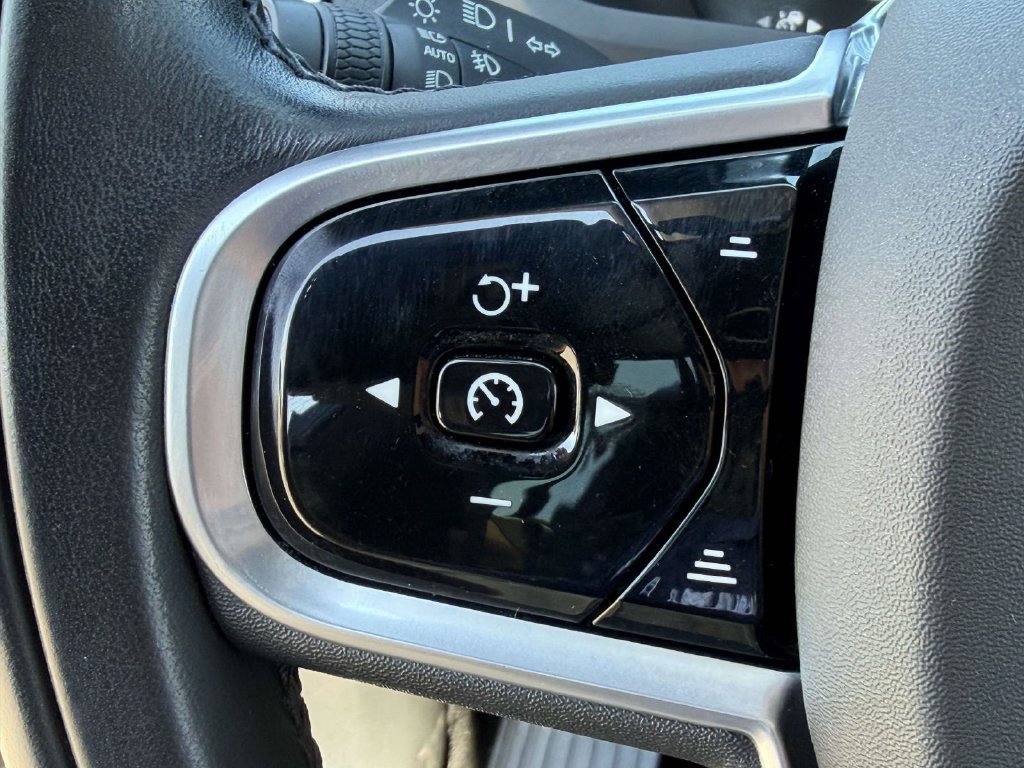 Used 2022 Volvo XC90 T6 Momentum w/ Advanced Package AWD/4WD image 24