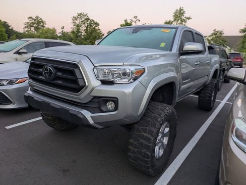 Certified 2022 Toyota Tacoma SR5 w/ Technology Package image 4