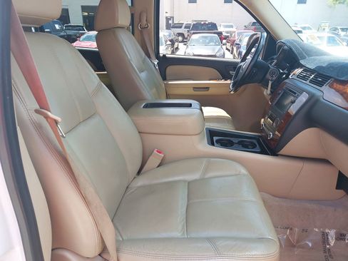 Used 2007 Chevrolet Suburban LTZ w/ LTZ Preferred Equipment Group AWD/4WD image 10